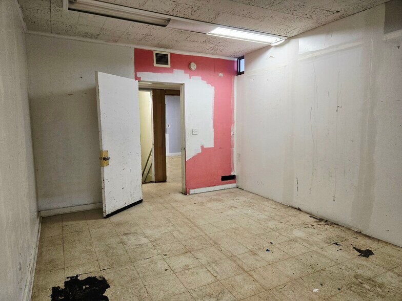 More Photos Of 220 E Galena Blvd, Aurora Storefront For Sale