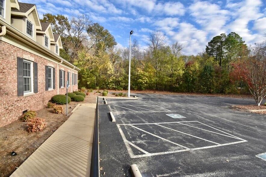 More Photos Of 209 Oil Well Rd, Jackson Healthcare For Lease