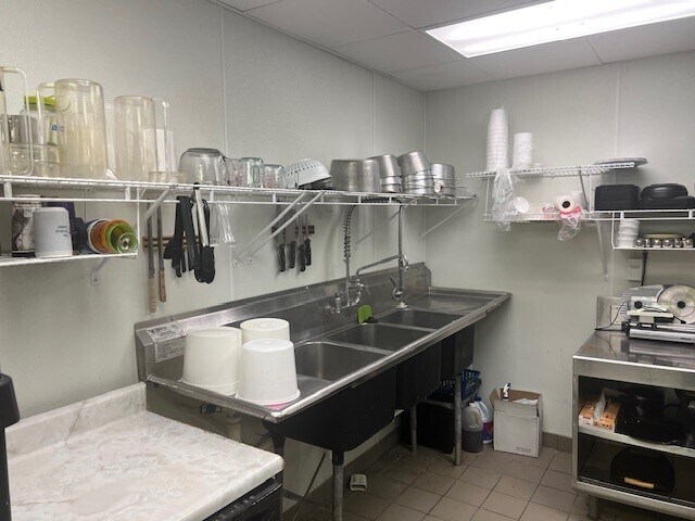 More Photos Of 105 McCreary St, Fort Branch Storefront Retail Office For Lease