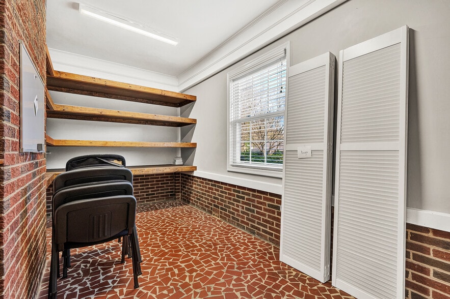 More Photos Of 5034 Williamson Rd NW, Roanoke Office For Lease