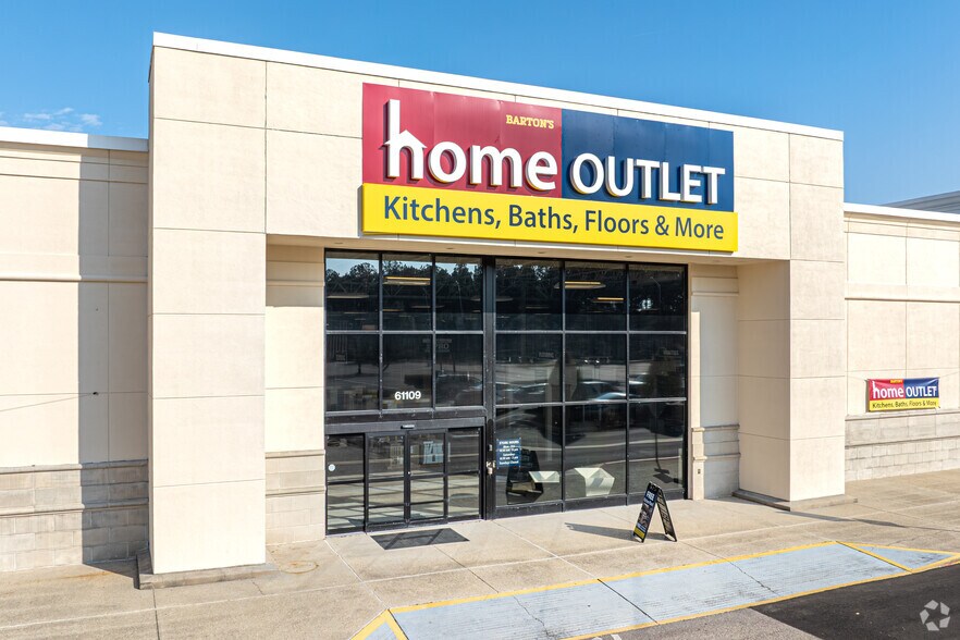 More Photos Of 61101-61125 Airport Rd, Slidell Unknown For Lease