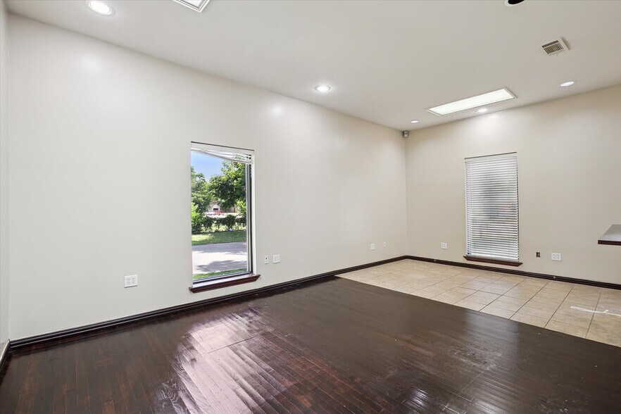 More Photos Of 3403 N Beach St, Fort Worth Medical For Lease