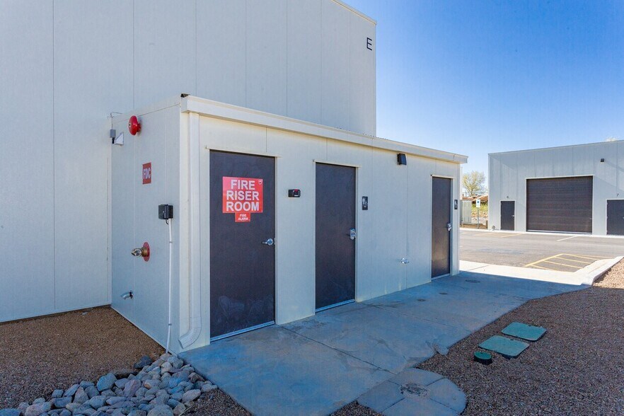More Photos Of 2700 N Lake Valley Rd, Prescott Valley Light Manufacturing For Lease
