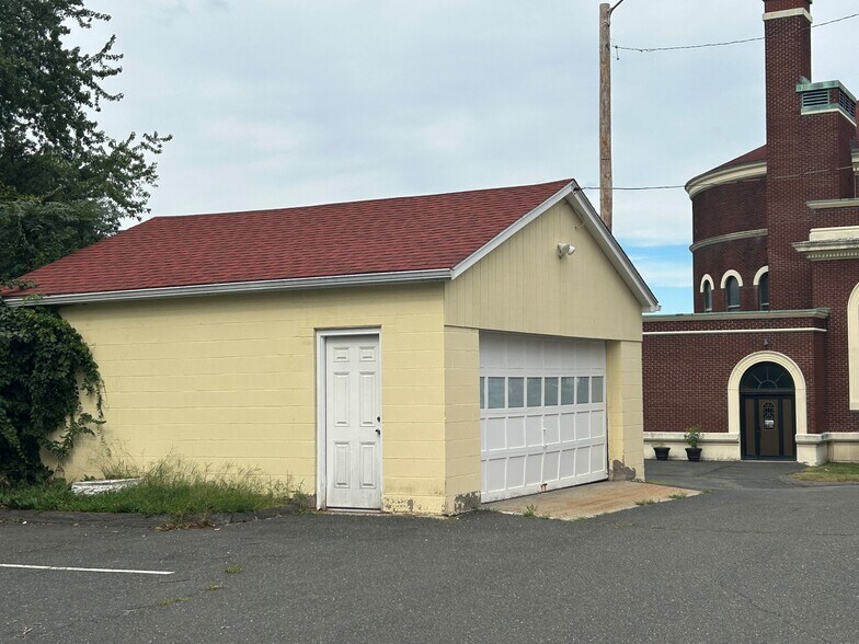 More Photos Of 104 Springfield St, Chicopee Religious Facility For Sale
