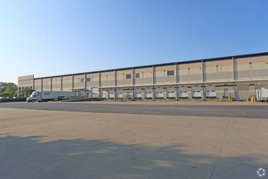 More Photos Of 3400 Highway 31, Calera Distribution For Lease