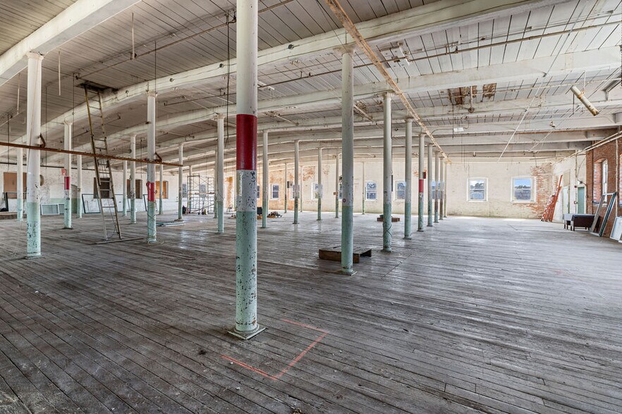 More Photos Of 28 Anawan St, Fall River Manufacturing For Sale