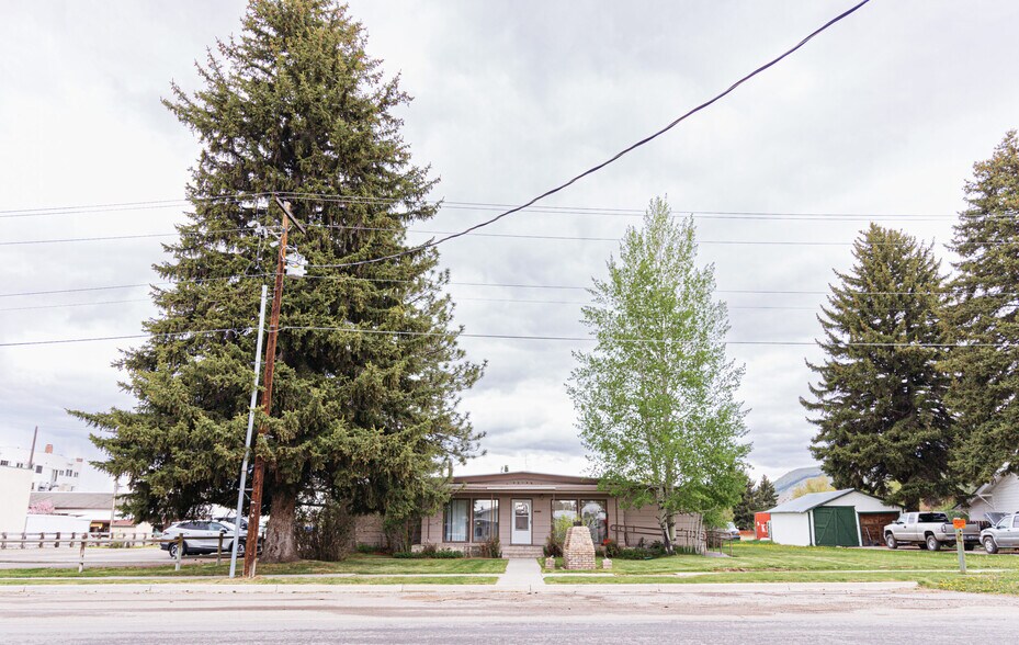 More Photos Of 47 E 4th Ave, Afton Flex For Sale