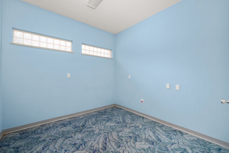 More Photos Of 401 W Interlake Blvd, Lake Placid Office For Sale