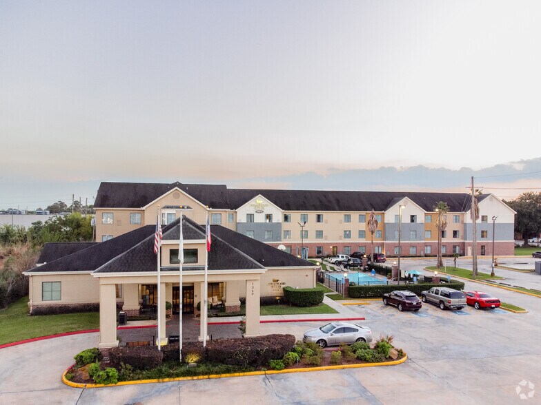 More Photos Of 1340 N Sam Houston Pky E, Houston Hotel For Sale