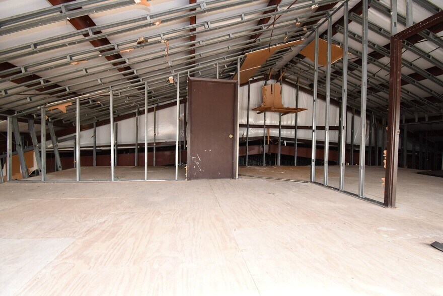 More Photos Of 14215 S Post Oak Rd, Houston Freestanding For Sale