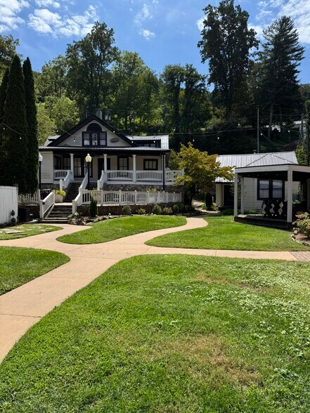 More Photos Of 553 W Main St, Sylva Restaurant For Lease