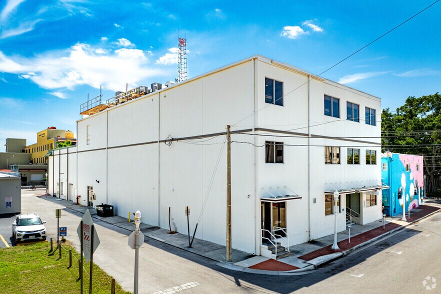 More Photos Of 2401 1st St, Fort Myers Office Residential For Lease