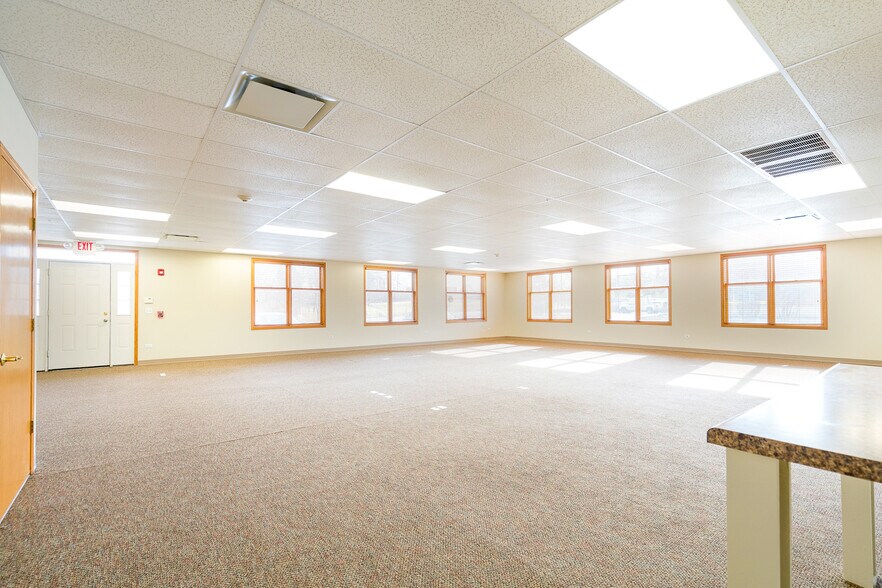 More Photos Of 16610 W 159th St, Lockport Office For Sale