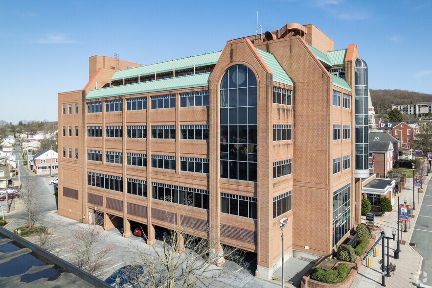 Primary Photo Of 124 E Main St, Ephrata Office For Sale