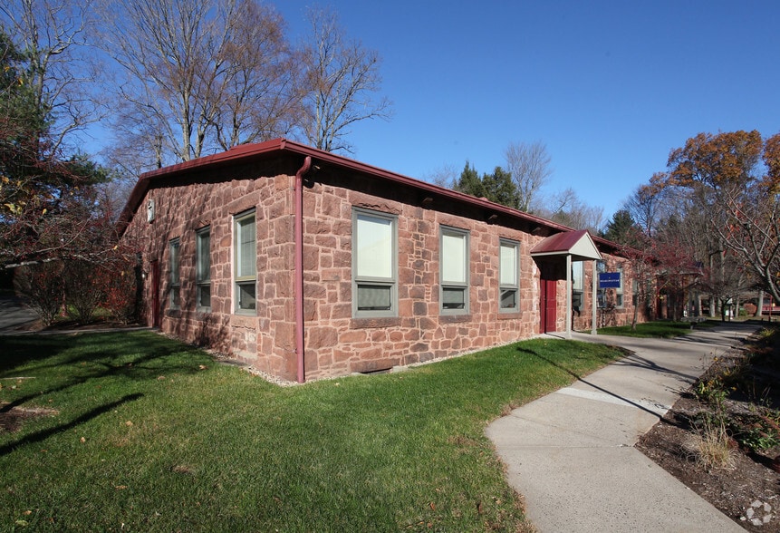 More Photos Of 21 Ensign Dr, Avon Unknown For Lease