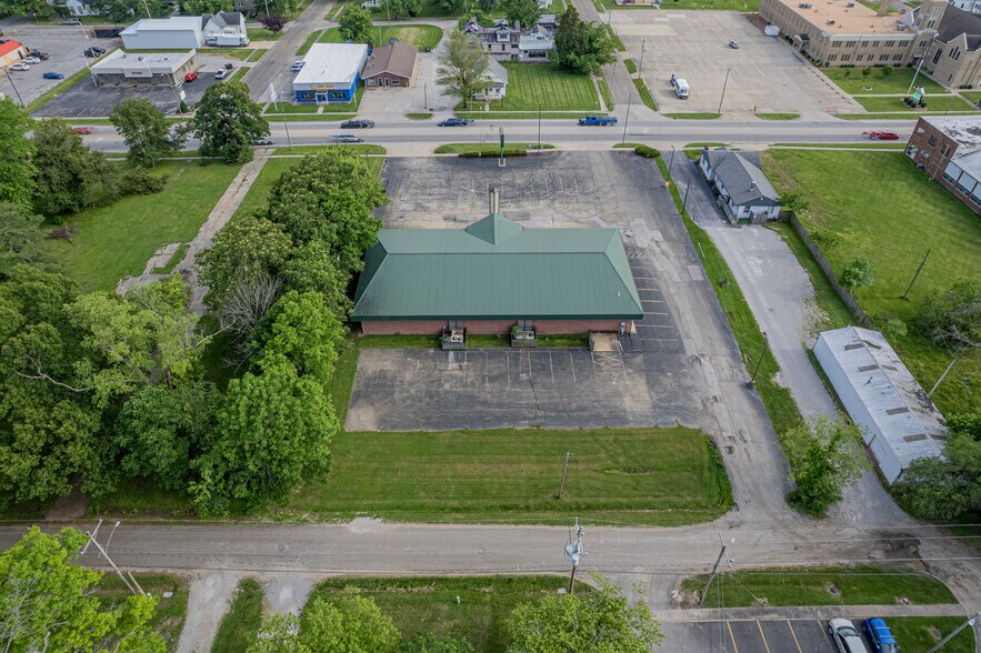 More Photos Of 612 W Main St, Salem Freestanding For Lease