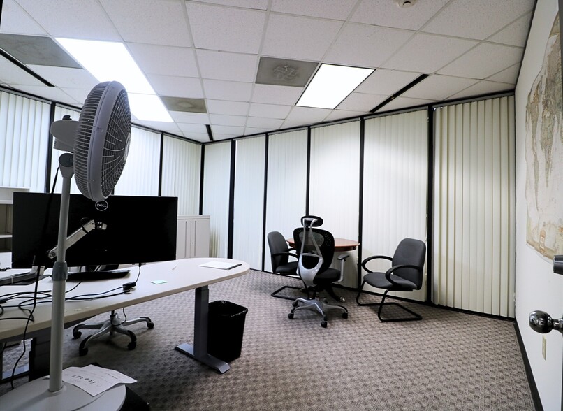 More Photos Of 6100 Corporate Dr, Houston Office For Lease