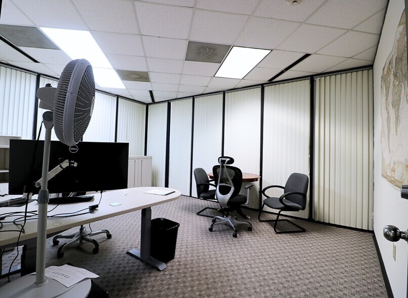 More Photos Of 6100 Corporate Dr, Houston Medical For Sale