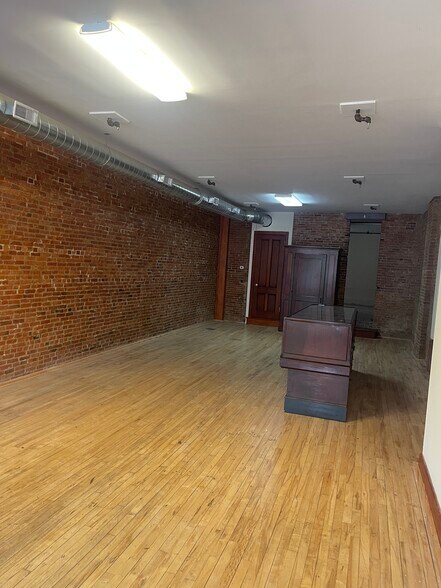 More Photos Of 15 Genesee St, Auburn Restaurant For Lease