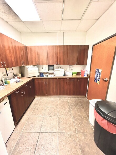 More Photos Of 2717 8th Ave, Fort Worth Storefront Retail Office For Lease