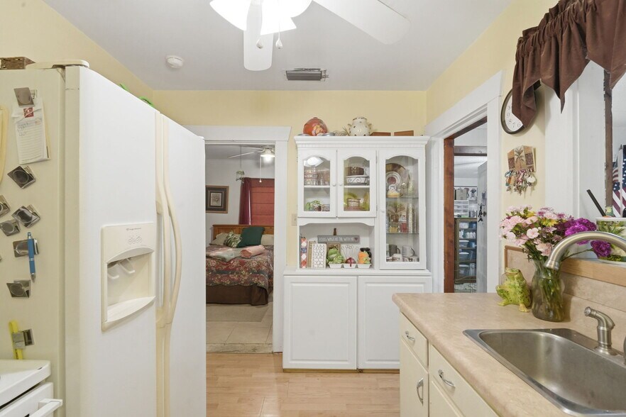 More Photos Of 718 E New York Ave, Deland Specialty For Sale