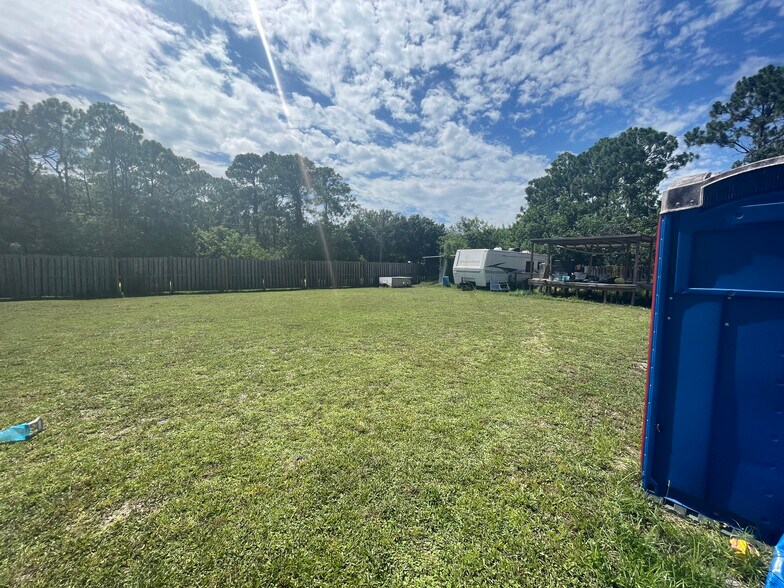 More Photos Of 13490 Orange Ave, Fort Pierce Bar For Lease