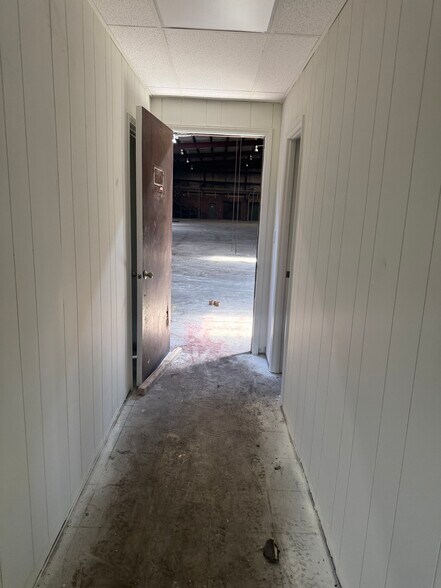 More Photos Of 3335 35th Ave N, Birmingham Manufacturing For Lease