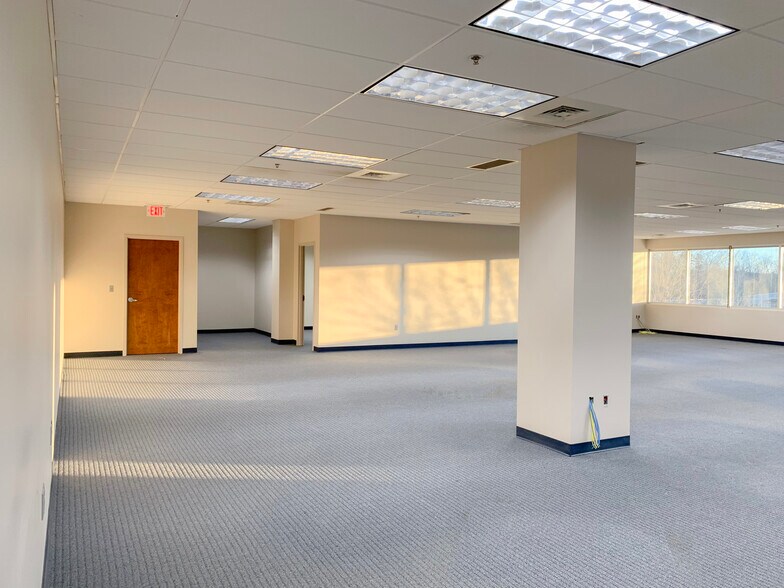 More Photos Of 17300 Chenal Pky, Little Rock Office For Lease