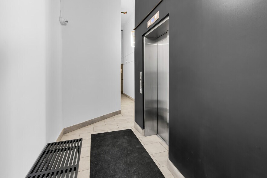 More Photos Of 146 Yonge St, Toronto Storefront Retail Office For Lease