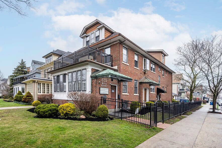 Primary Photo Of 632 W Ferry St, Buffalo Apartments For Sale