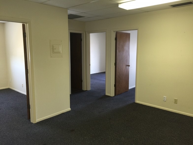 More Photos Of 1950 Courtney Dr, Fort Myers Office For Lease