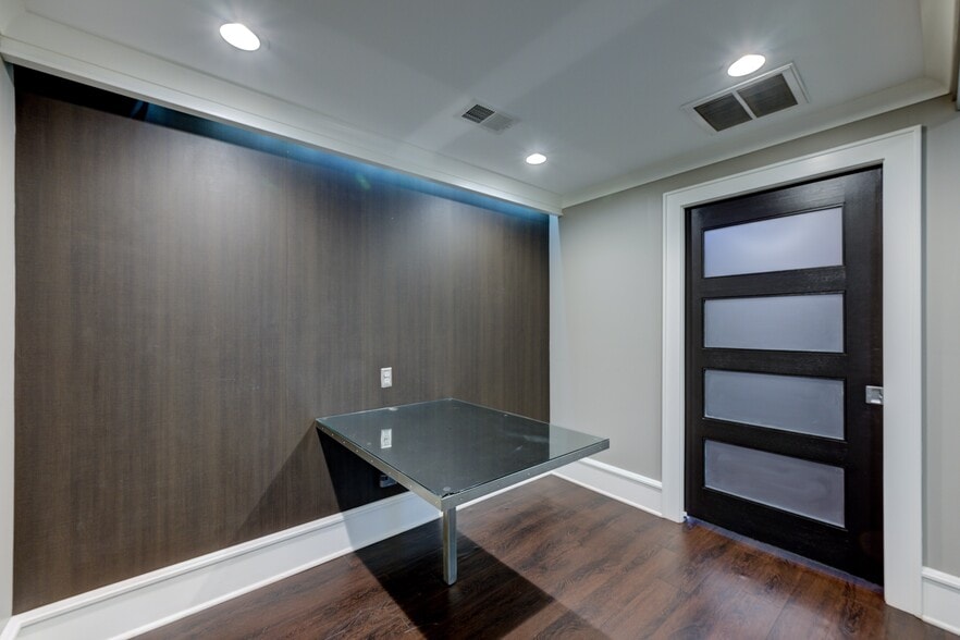 More Photos Of 1608 Taylor St, Columbia Freestanding For Lease