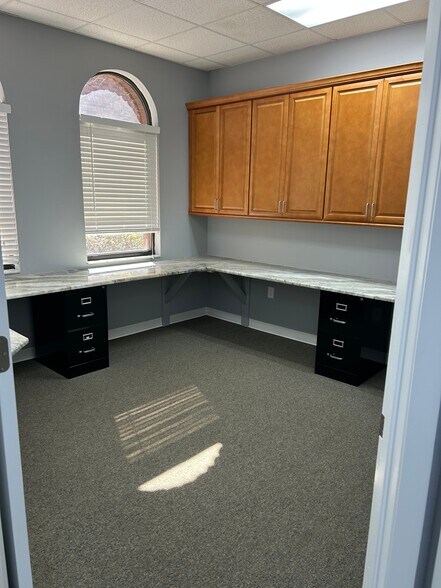 More Photos Of 18115 Us Hwy 41 N, Lutz Office For Sale