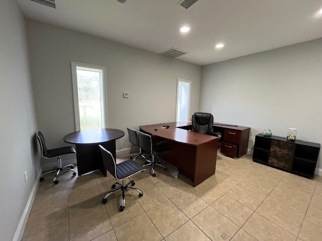 More Photos Of 107 Industrial Ct, Freeport Industrial For Sale