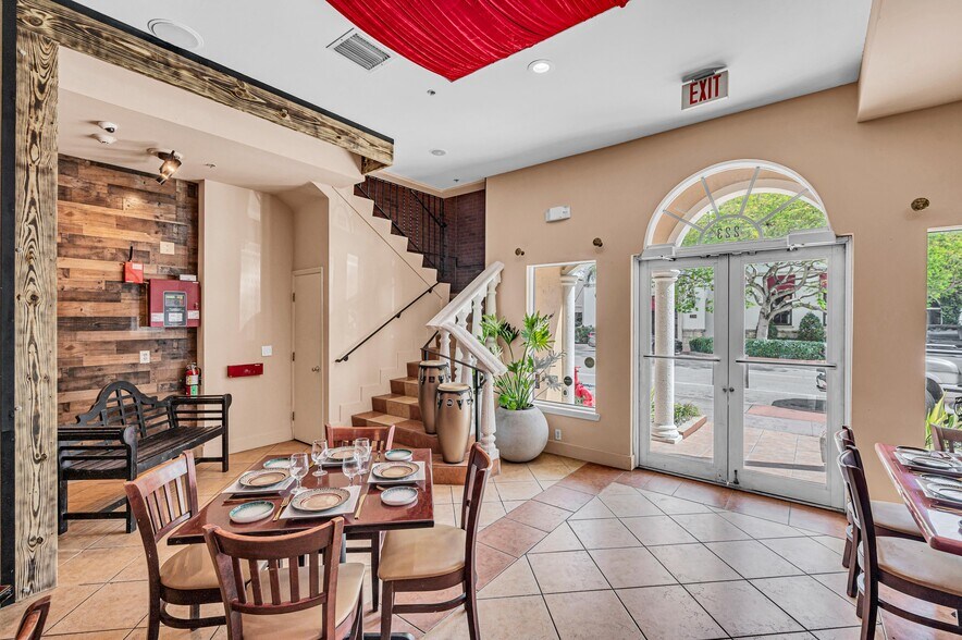 More Photos Of 223 Valencia Ave, Coral Gables Restaurant For Lease