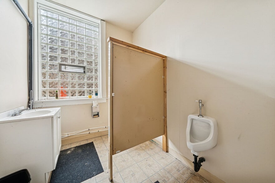 More Photos Of 8304 Frankstown Ave, Pittsburgh Religious Facility For Sale