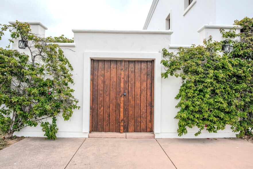 More Photos Of 4650 Overland Ave, San Diego Light Manufacturing For Lease