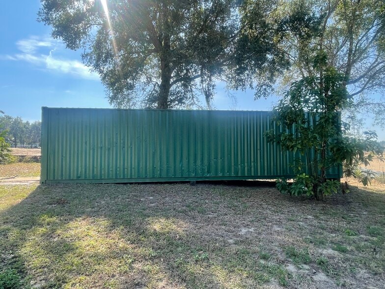 More Photos Of 205 Fern Dr, Leesburg Self Storage For Lease