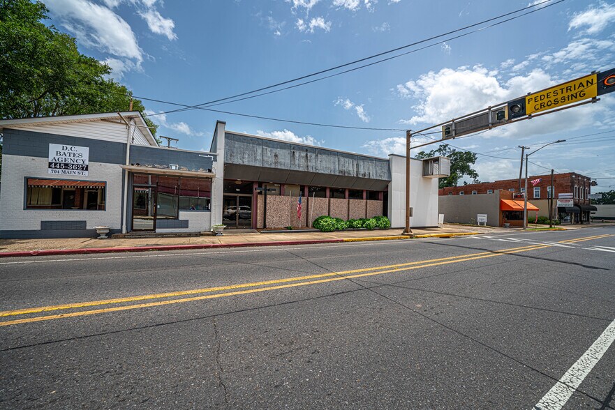 More Photos Of 700 Main St, Pineville Bank For Lease