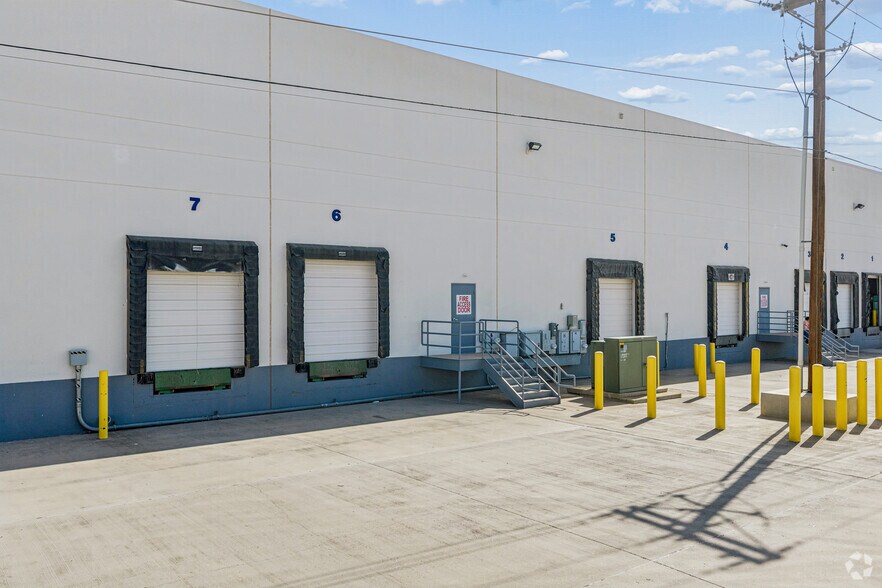 More Photos Of 420 A Pan American Dr, El Paso Unknown For Lease