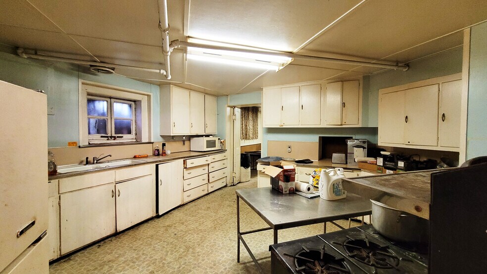 More Photos Of 221-225 Spring St, Paterson Specialty For Sale