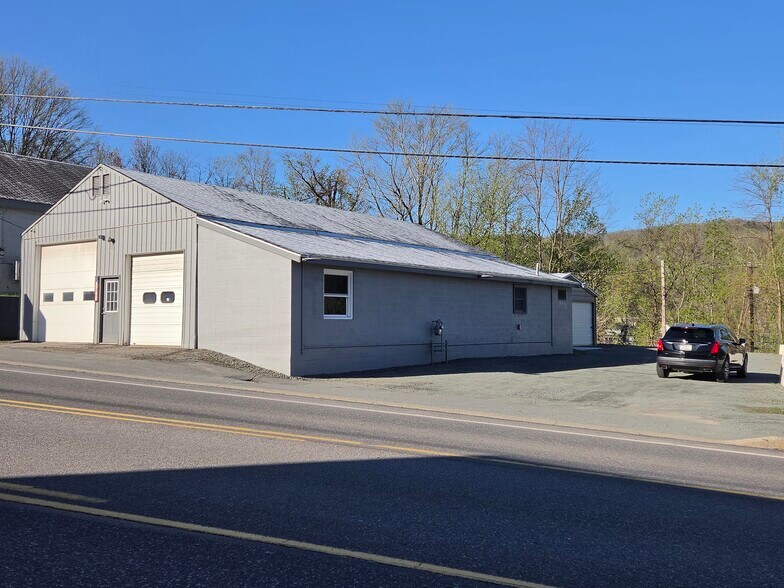 Primary Photo Of 126 Grandview Ave, Honesdale Flex For Sale