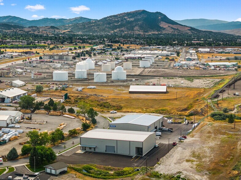 More Photos Of 880 Nicole st, Helena Distribution For Lease