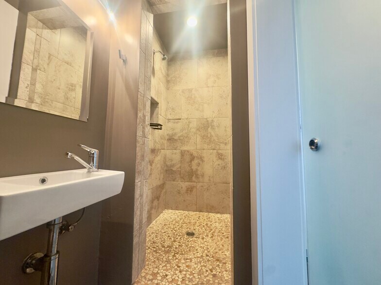 More Photos Of 1254 E 12th St, Oakland Apartments For Sale