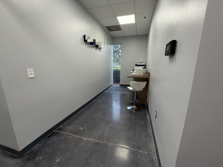 More Photos Of 8010 Sunport Dr, Orlando Light Distribution For Sale