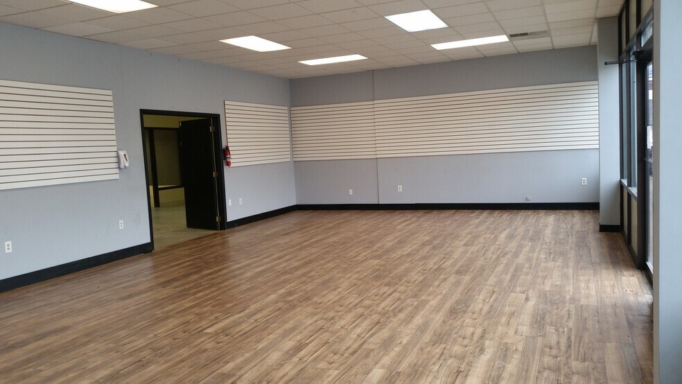 More Photos Of 2171 E Morgan Ave, Evansville Light Manufacturing For Sale