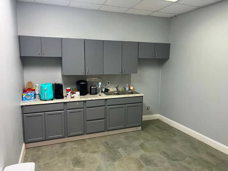 More Photos Of 204 Engineers Rd, Belle Chasse Warehouse For Lease