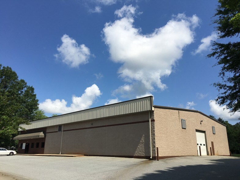 More Photos Of 2218 Statesville Blvd, Salisbury Warehouse For Sale