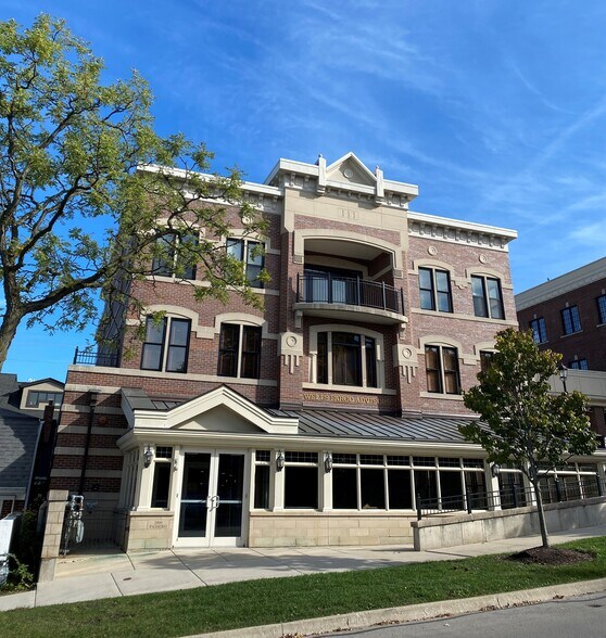 More Photos Of 111 S Lincoln St, Hinsdale Medical For Lease