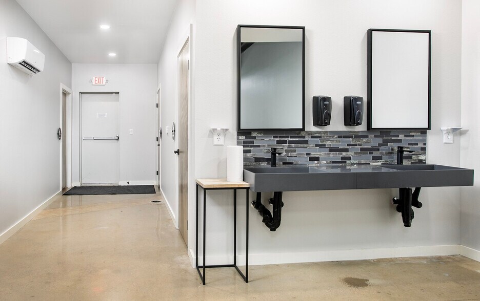 More Photos Of 2850 S Southwest Loop 323, Tyler Distribution For Lease